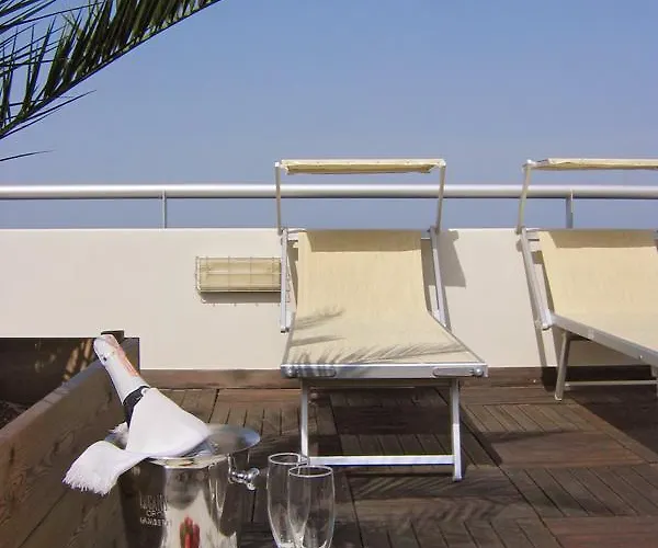 Igea Spiaggia Home Holiday Hotel 3*